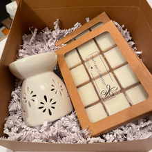 Load image into Gallery viewer, Wax Melter and two boxes of melts